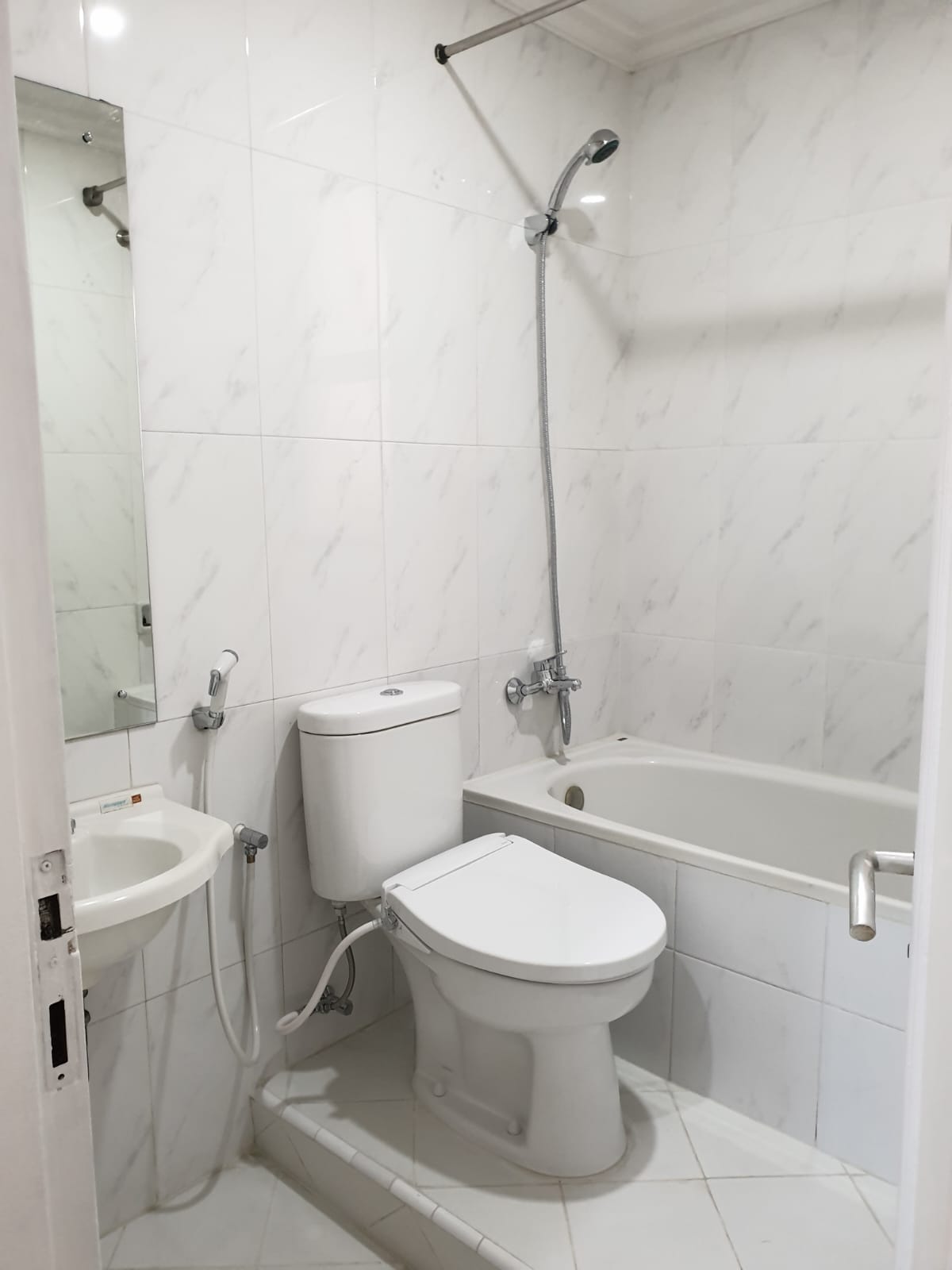 DiSewakan Apartemen Fully Furnished Crown Court Lippo Cikarang